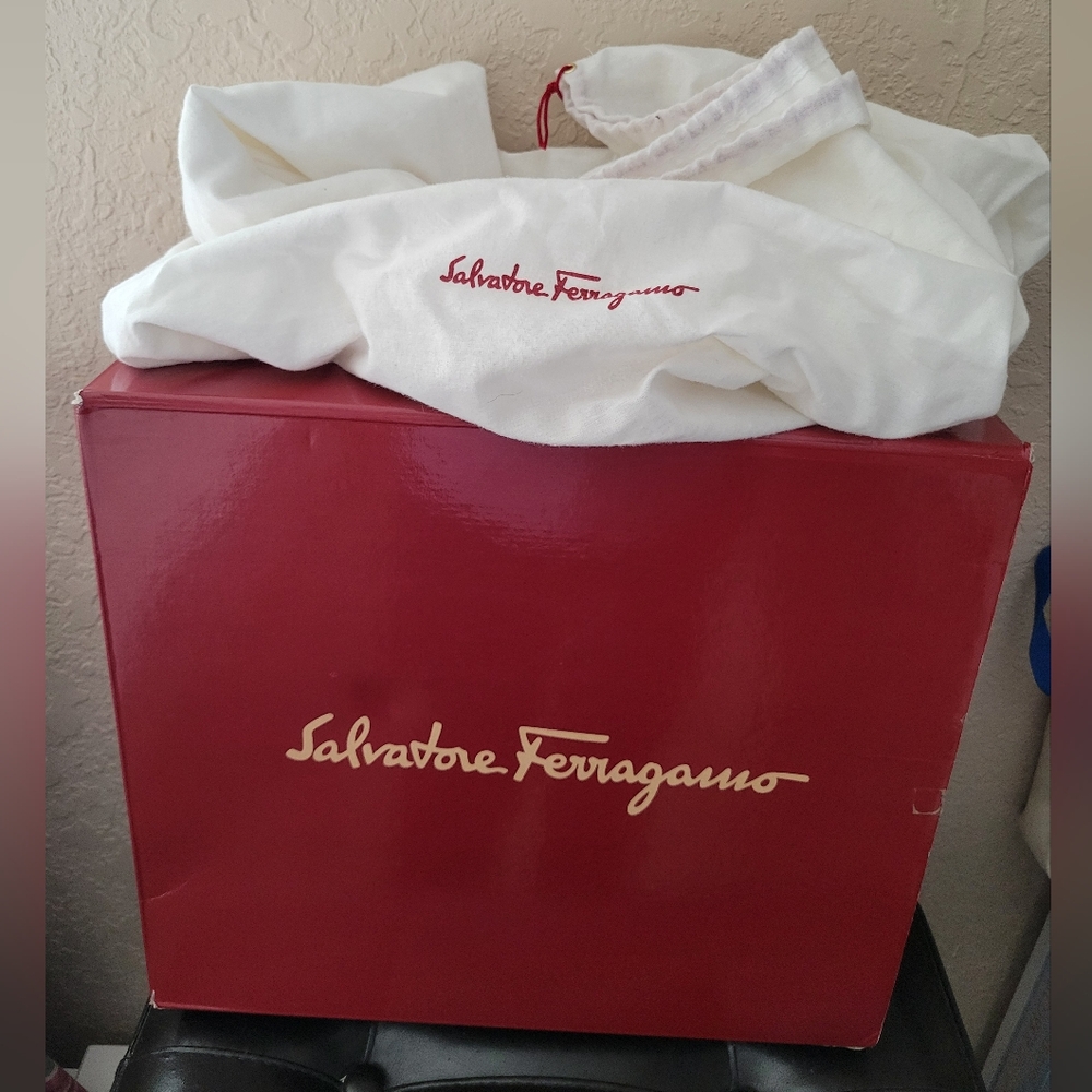 SALVATORE FERRAGAMO NICCIOLA CALF LEATHER SHOULDER BAG - Picture 16 of 16